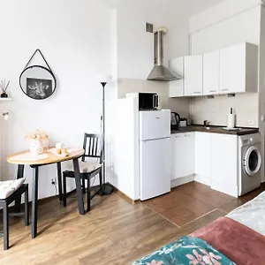 Piotrapartments - Big Life In Polska